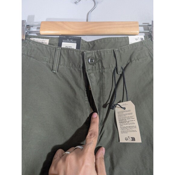 NWT Levi's '94 Baggy Cargo Straight Leg Pants Womens Sz 27 Grunge Skater Y2K - Picture 3 of 12